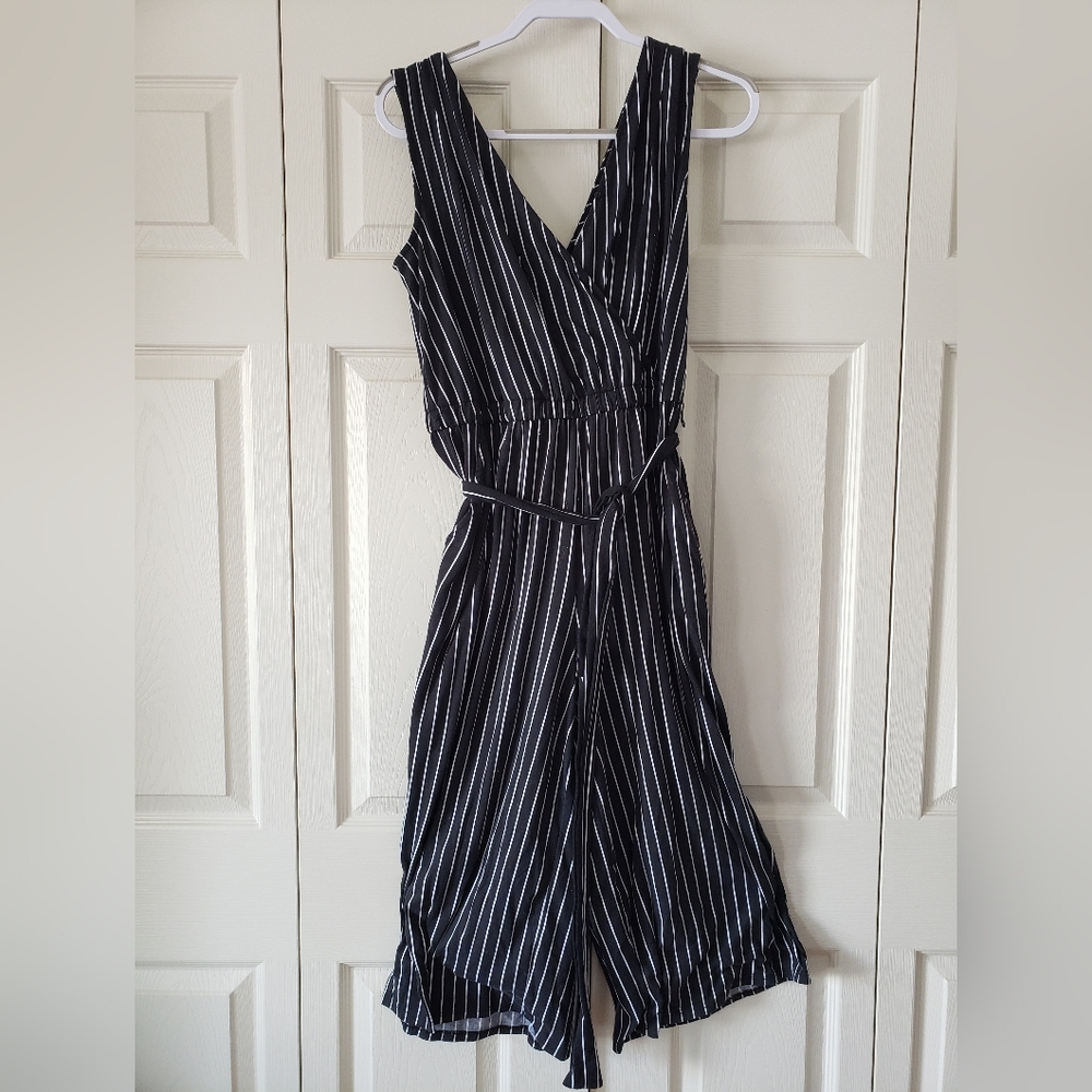 Black and white sleeveless jumpsuit, Time and Tru Size Medium